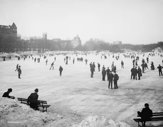 Skating in Central Park, New York, c.1900-06
